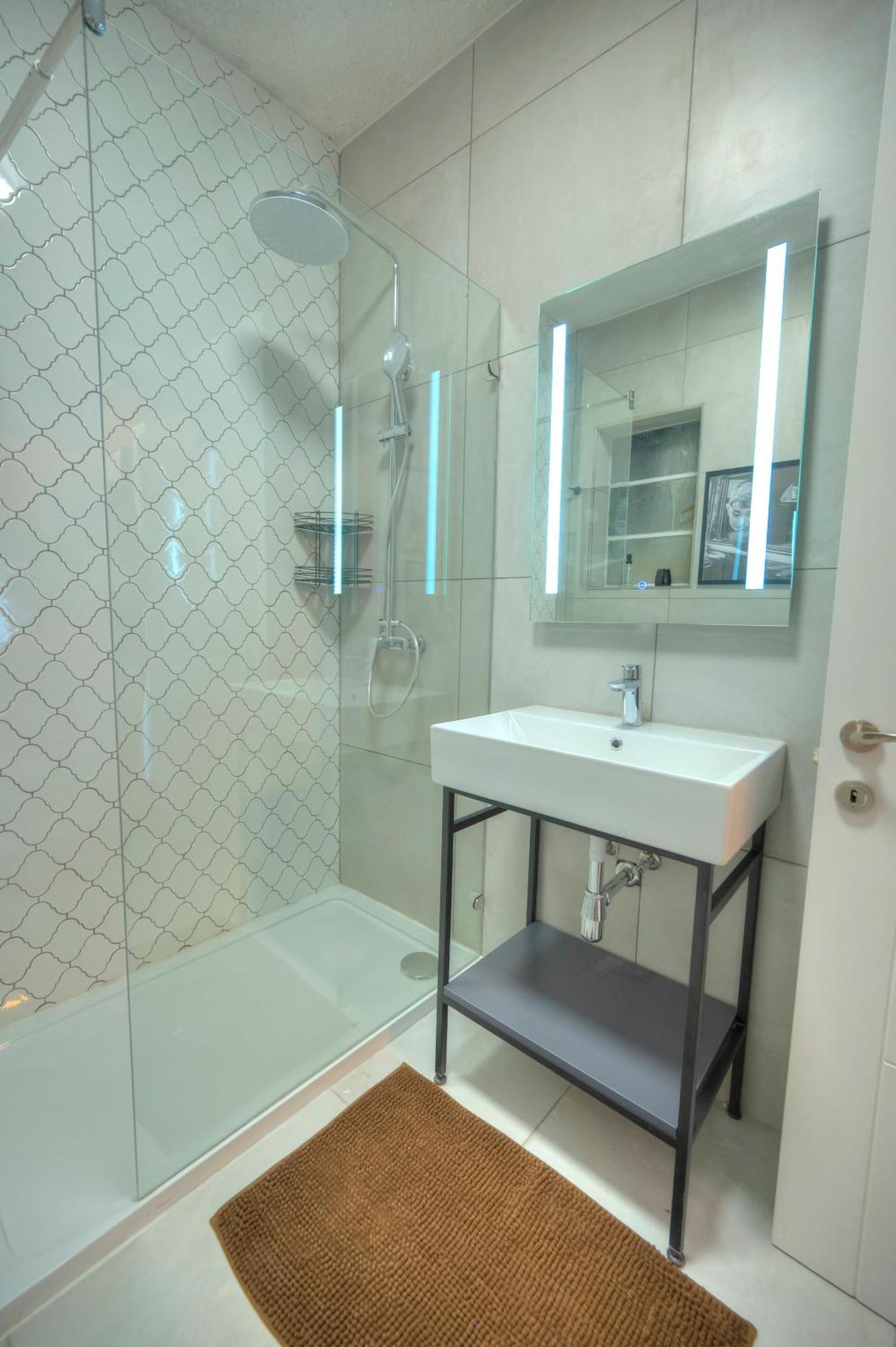 Stylish, Large 3bedroom, Seafront Terrace Goslm-13