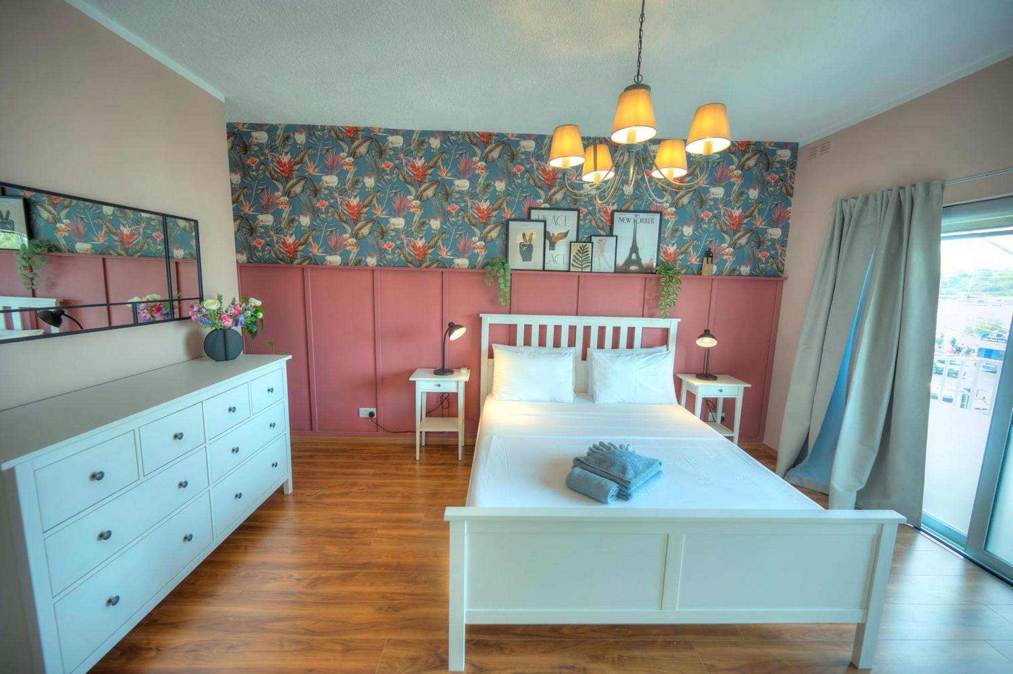 Stylish, Large 3bedroom, Seafront Terrace Goslm-13 Sliema